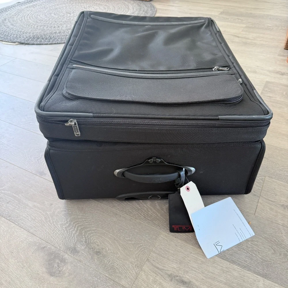 Tumi Black ‘Alpha 2’ Continental 4-Wheeled Spinner‎ Large Checkable Suitcase